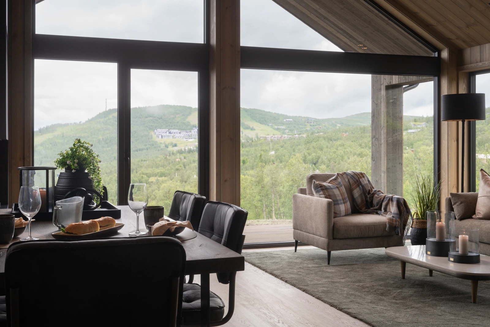 Flott utsikt! Illustrasjonsfoto fra en annen Sjemmedalhytte i samme område. Galleribilde