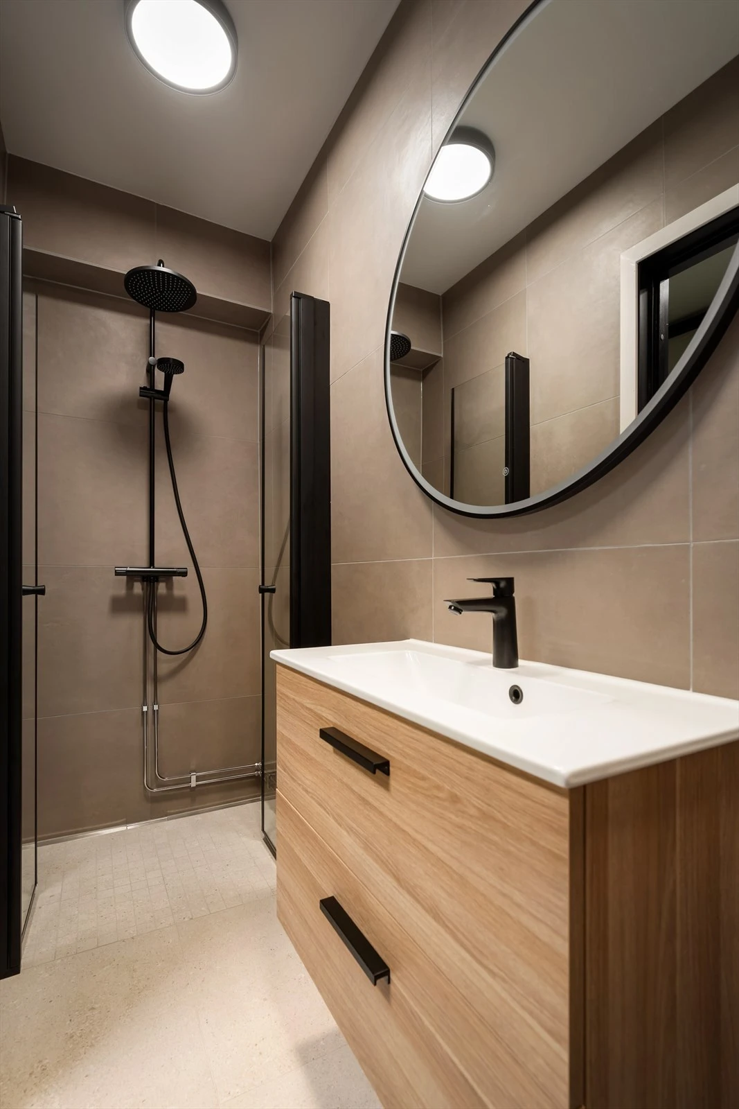 Flislagt og nytt bad med dusj Galleribilde