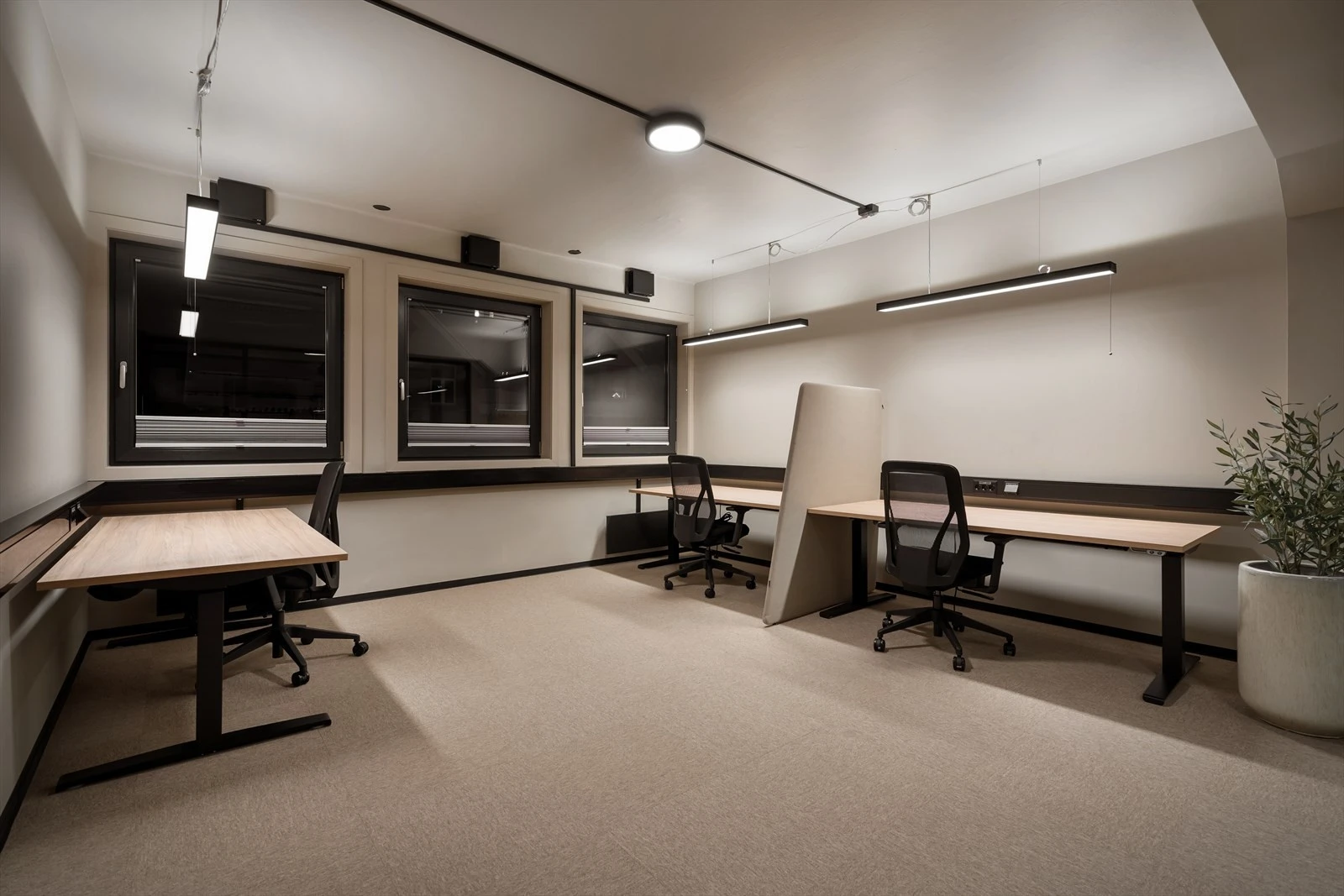 Mulighet å leie et stort kontor med plass til flere ansatte Galleribilde