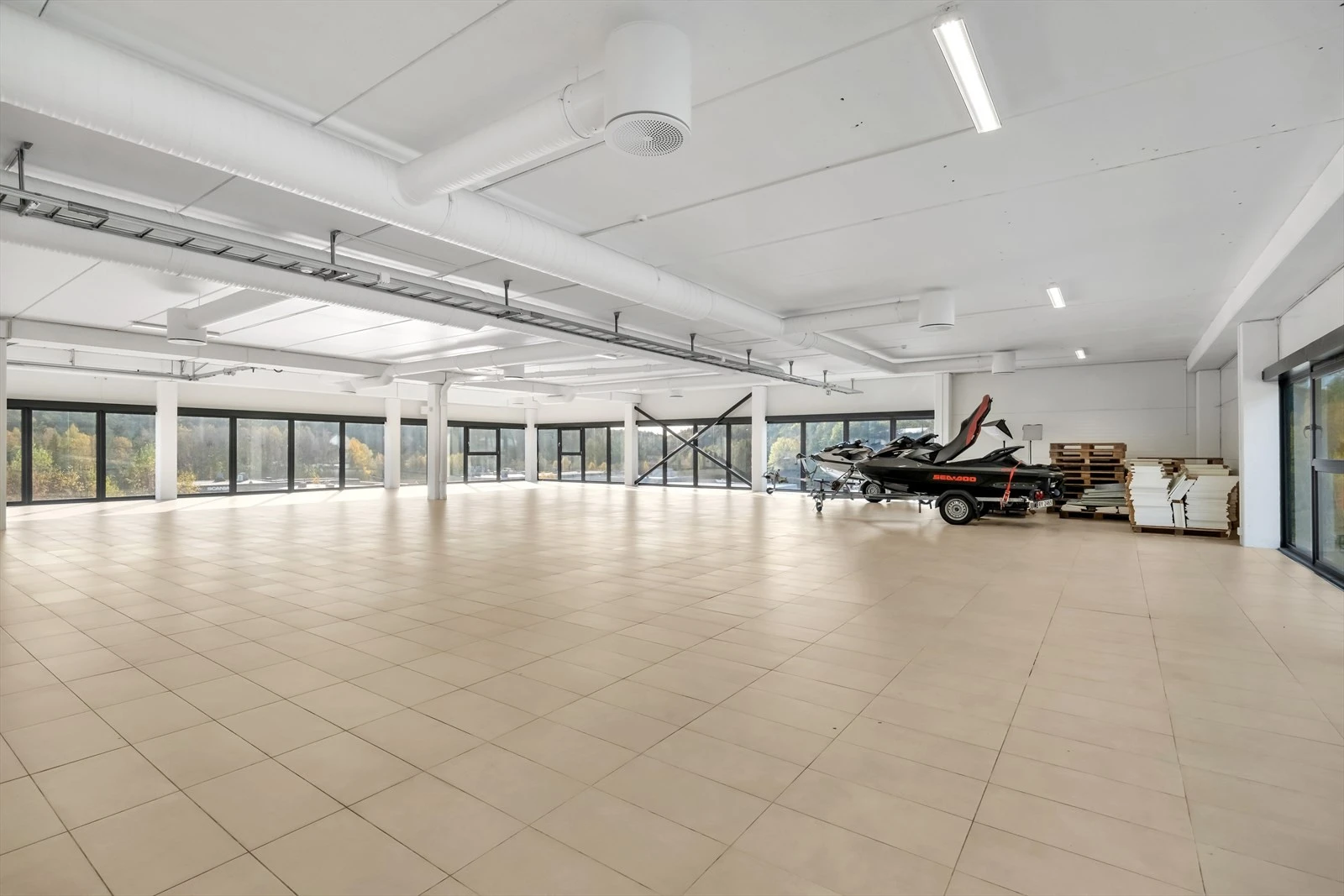 Fine lyse flater med godt lysinnslipp Galleribilde