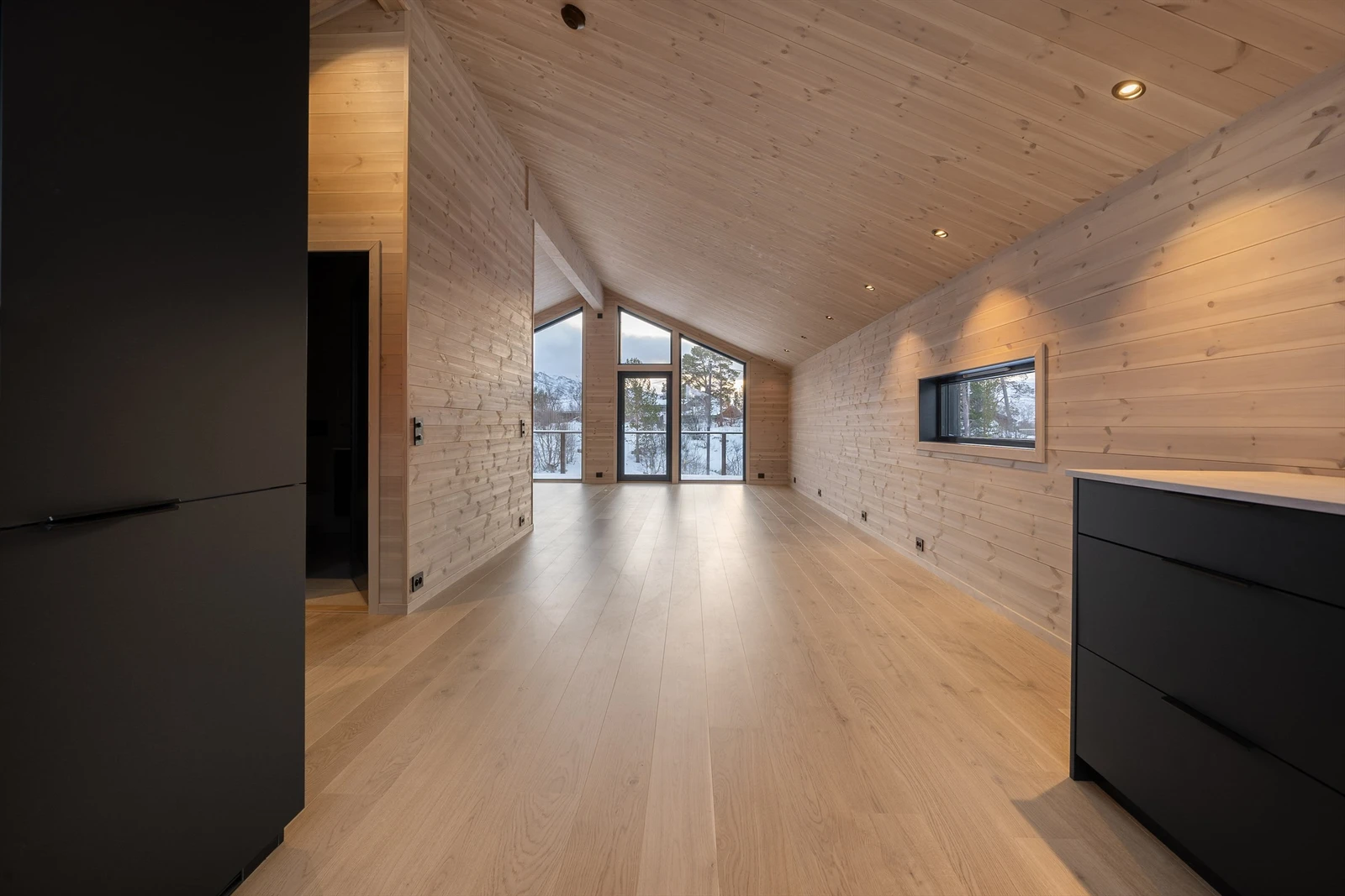 Fra kjøkken mot stue. Utsikten mot Hartevassnutane. Galleribilde