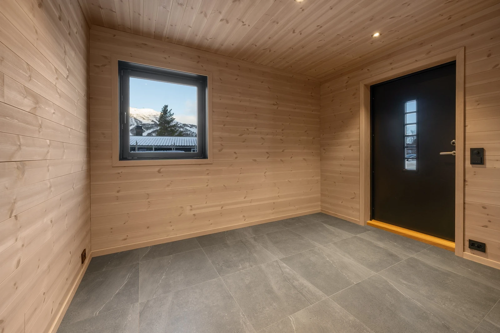 - Velkommen inn til Dyregrenda sør og Fjellparkvegen 42 - Galleribilde