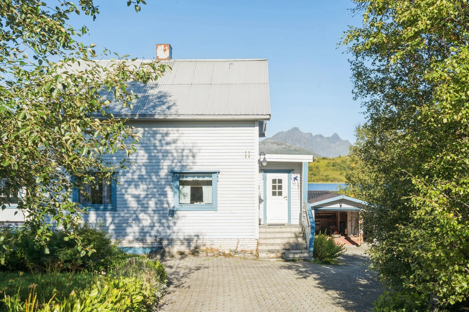 Innkjørsel med brolegning Galleribilde