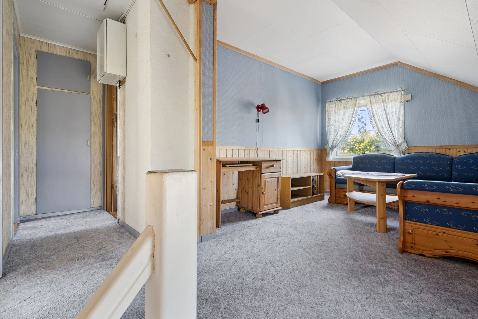 Kombinert stue/soverom 2.etasje Galleribilde