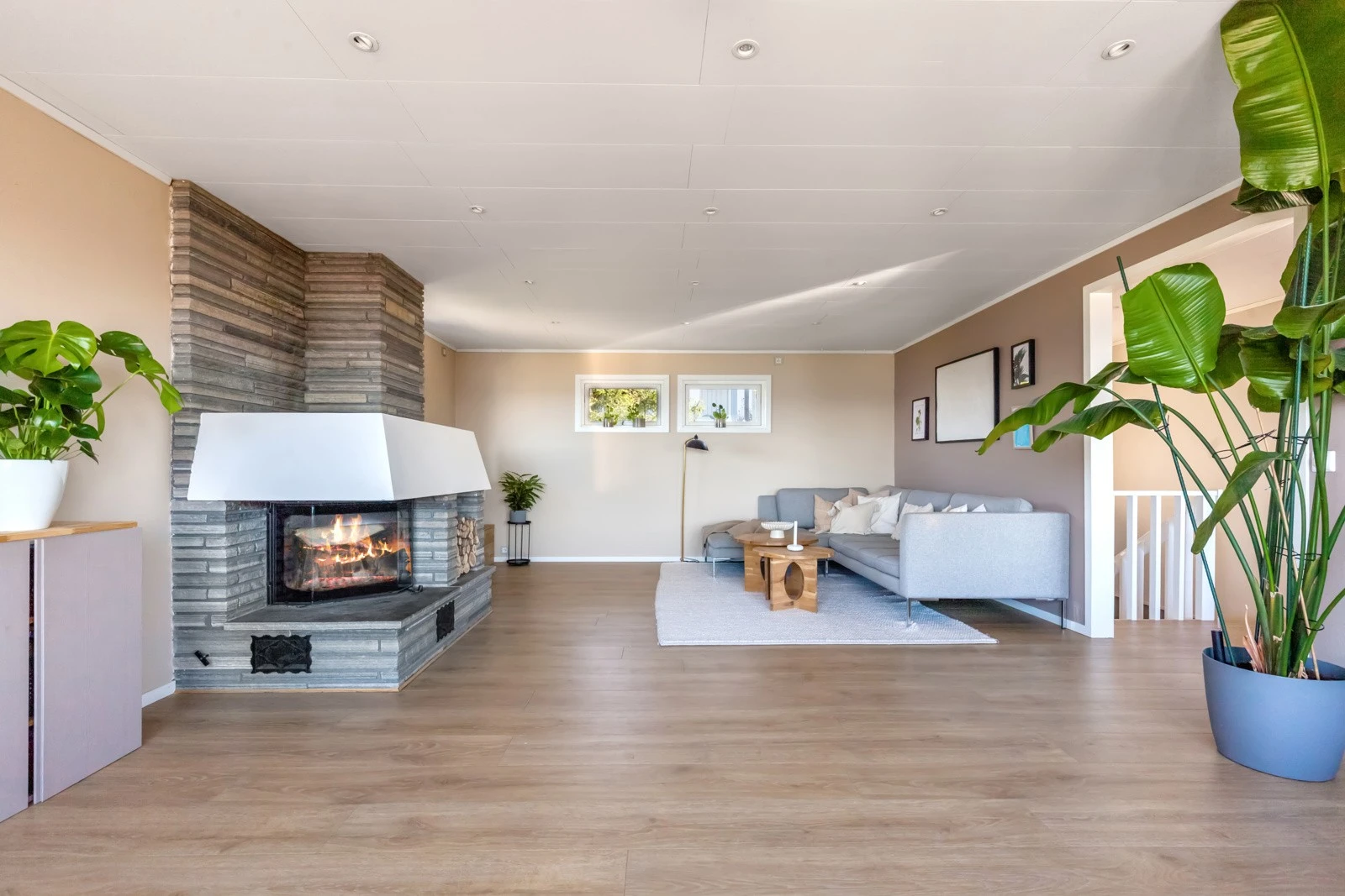 En fleksibel og stor stue for både hverdagsliv og sosiale anledninger. Galleribilde