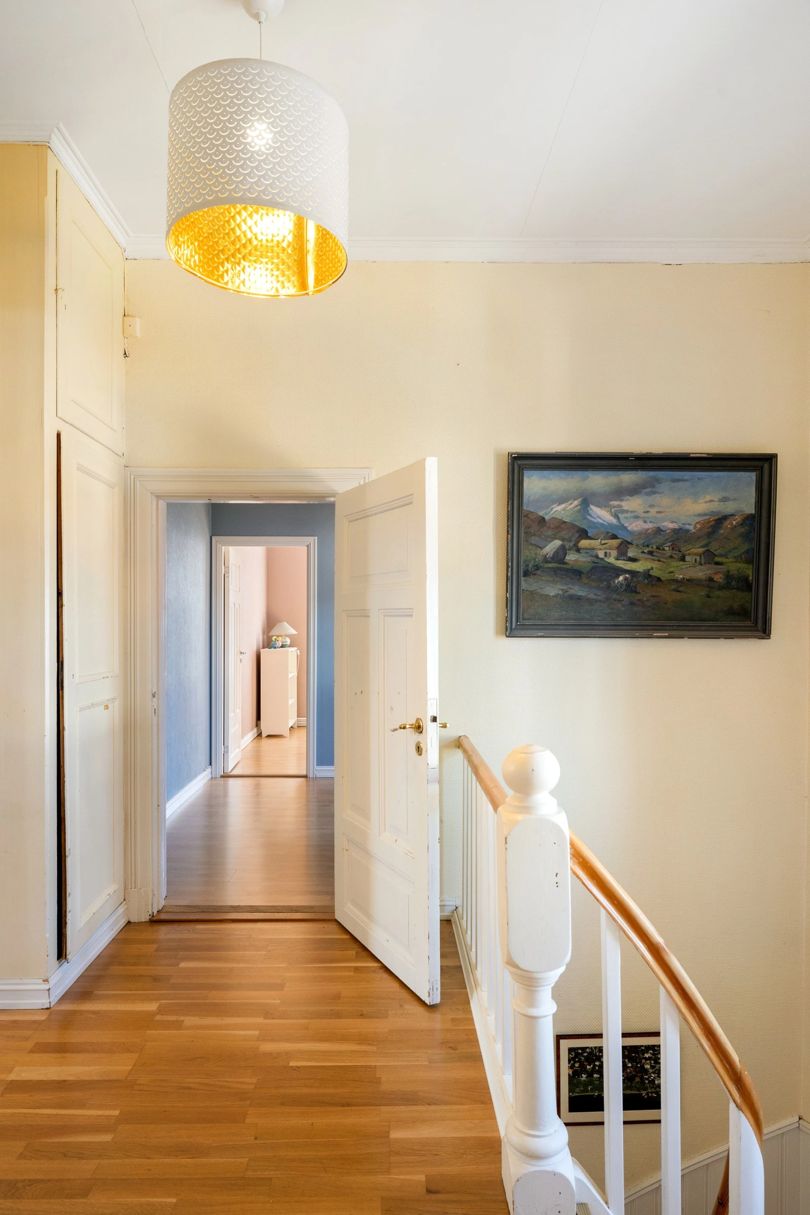 De to øvrige soverommene i andre etasje ligger innenfor trapperommet. Galleribilde