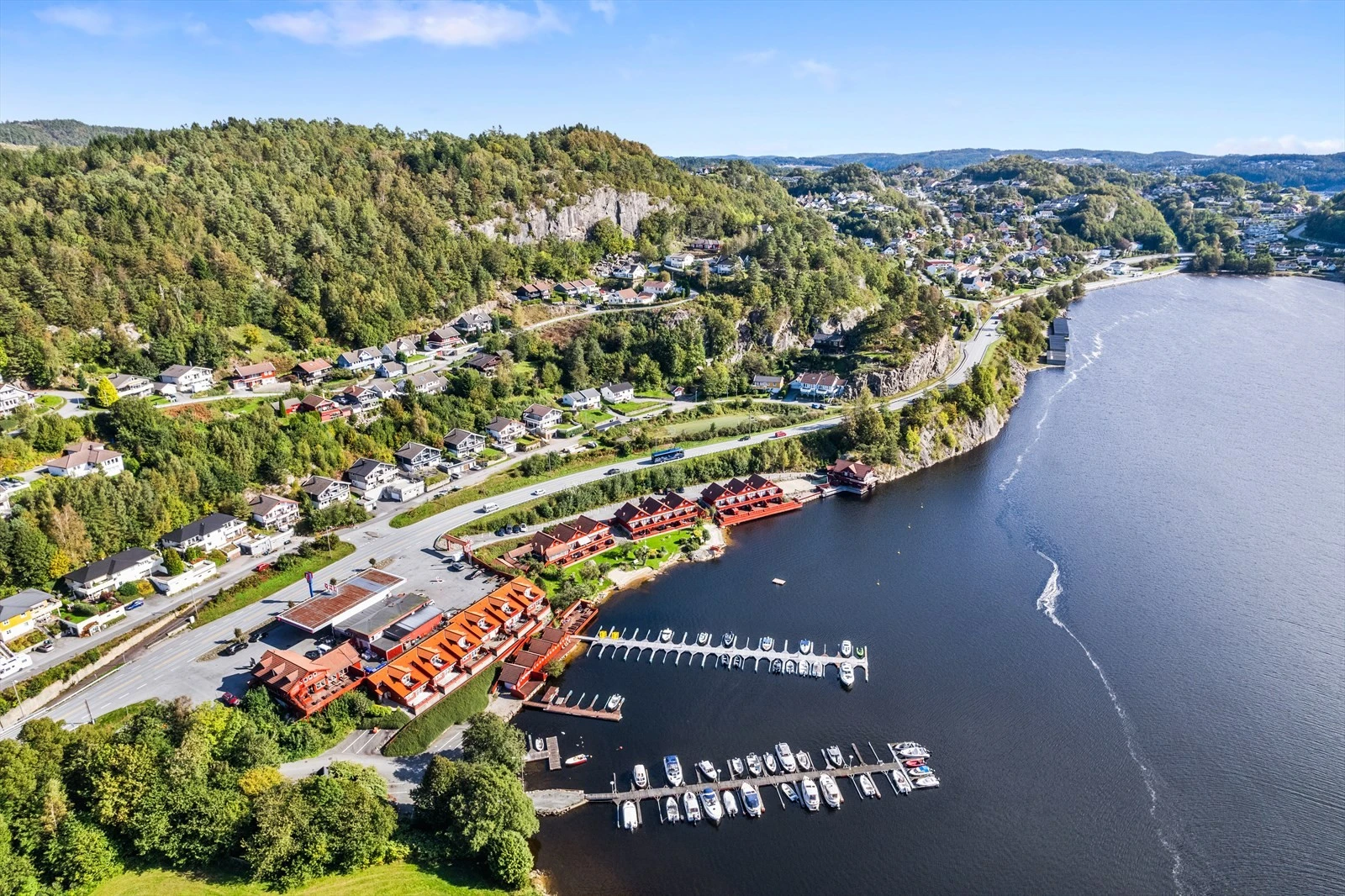 Mandal sentrum ligger kun ca. 3 km unna. Galleribilde