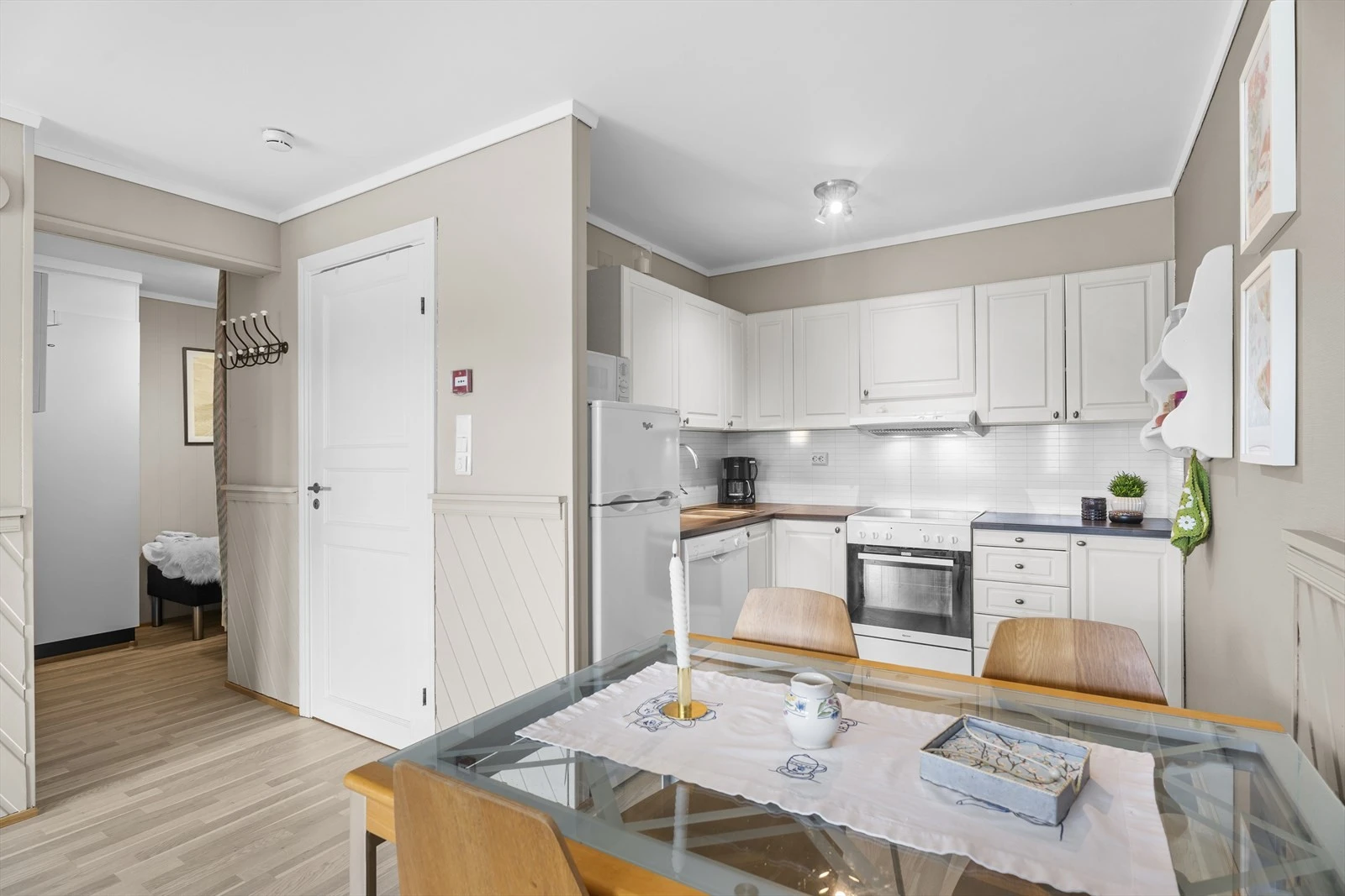 Perfekt rom for både matlaging og hyggelige stunder. Galleribilde