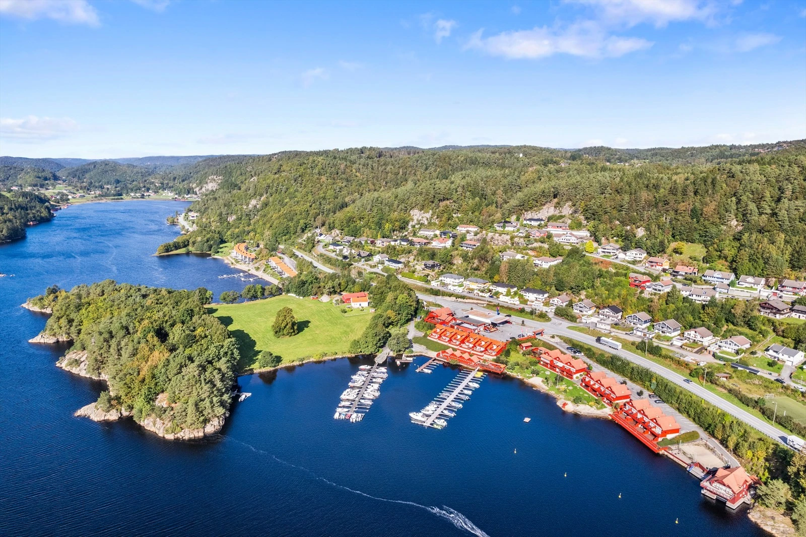 Dette området kombineres med praktisk nærhet til både byen og kystens skjønnhet. Galleribilde