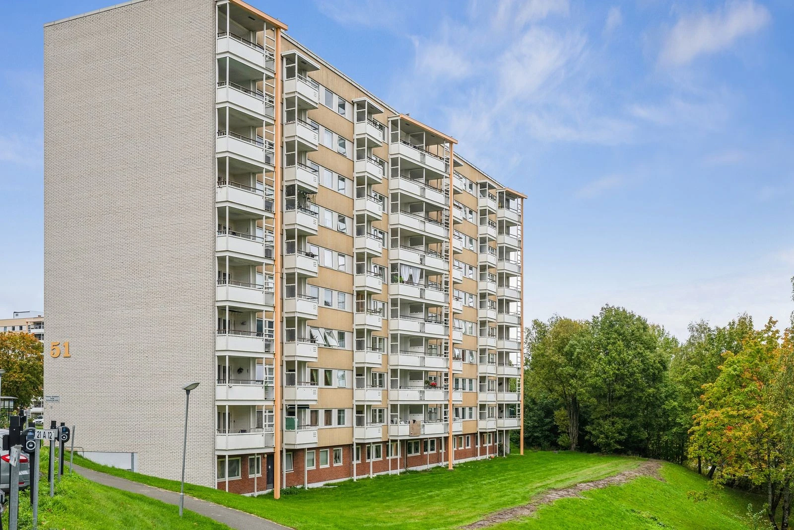 Fasaden ble renovert sommeren 2003 (Ferdigattest foreligger)