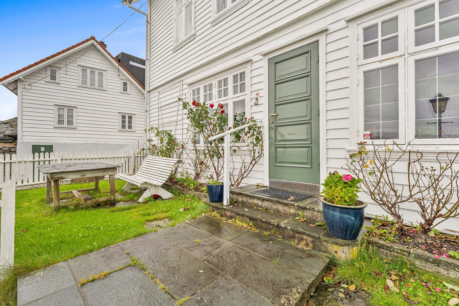 Inngang til stue på forside av boligen. Galleribilde