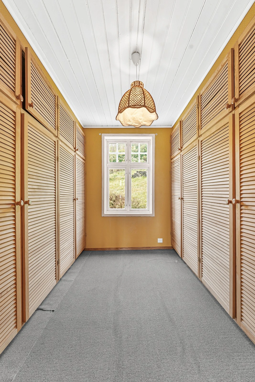 Garderobe rom Galleribilde