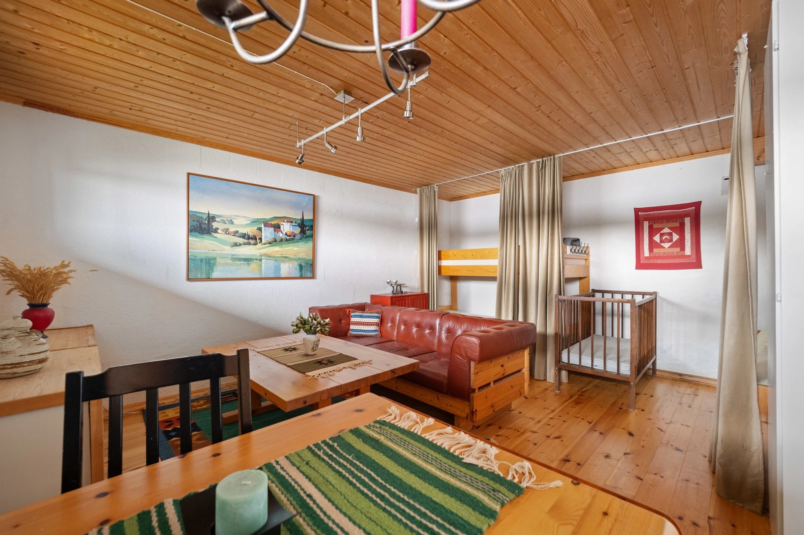 I dag er kjellerrommet innredet med flere sengeplasser. Galleribilde