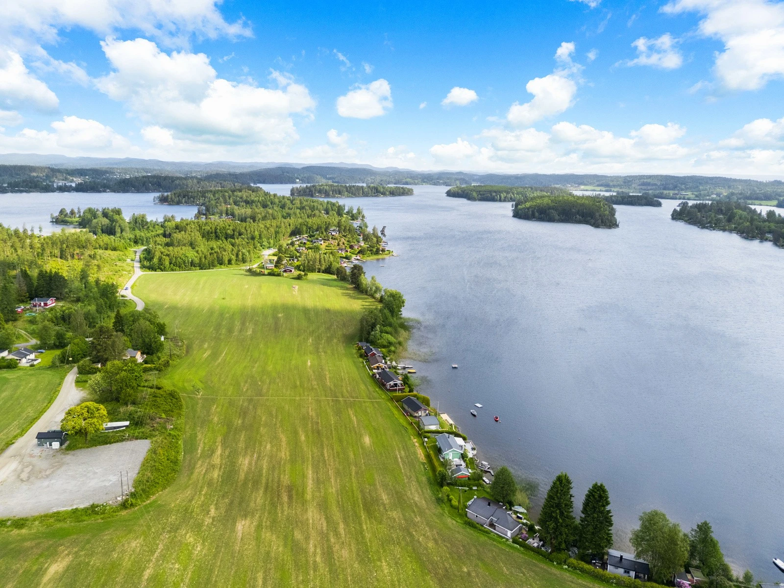 Området er en flott helårsdestinasjon hva gjelder utendørs aktiviteter, med isfiske og langrennsløyper vinterstid. Galleribilde