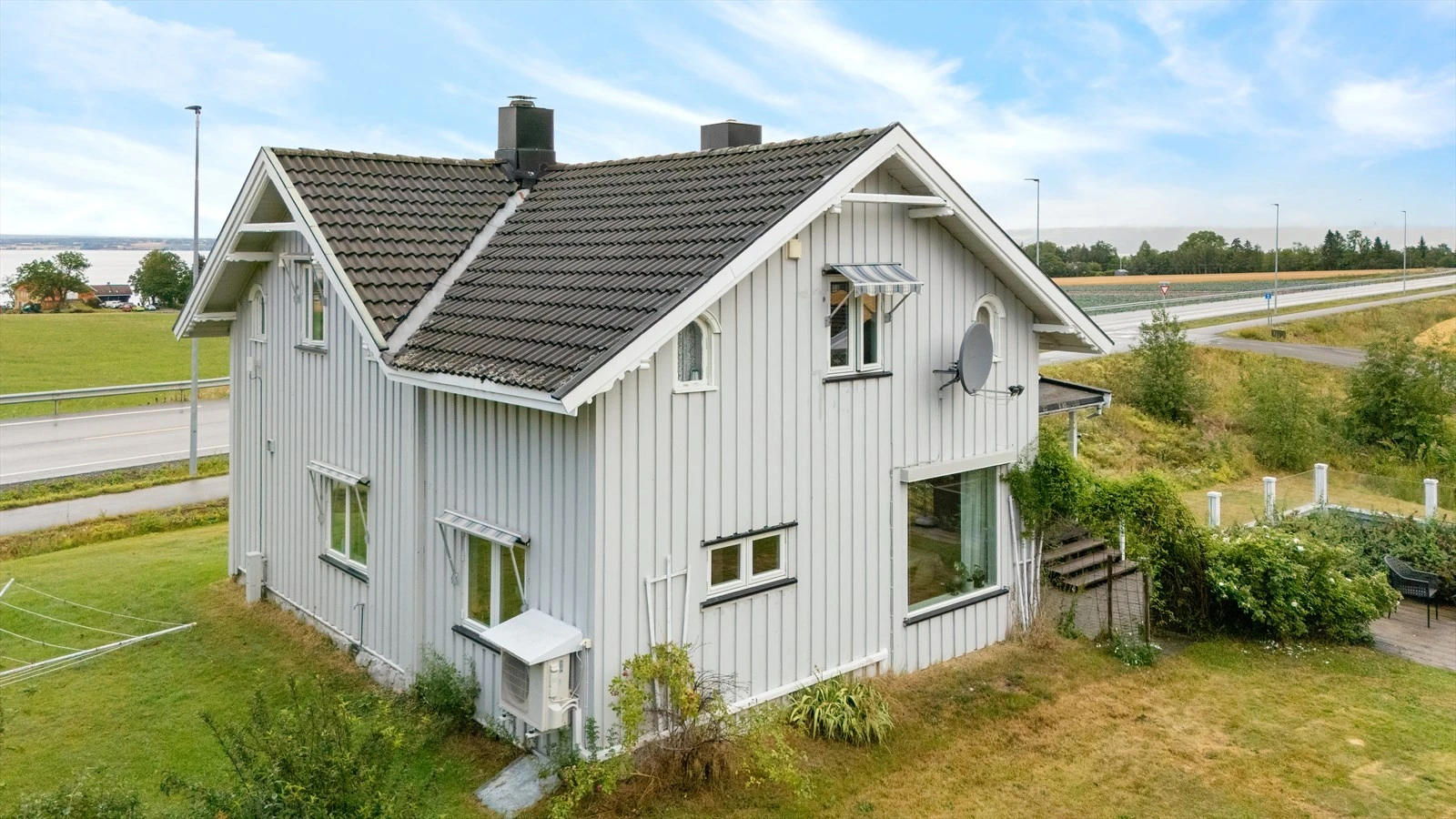 Gang- og sykkelvei til barneskole, barnehage, Skreia sentrum og til badeplasser og båthavn, etc Galleribilde