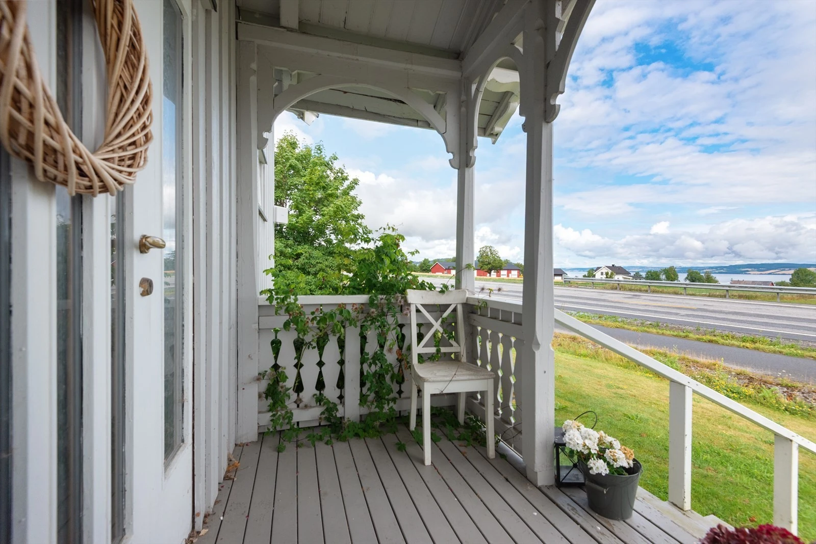 Balkong ved inngangen Galleribilde