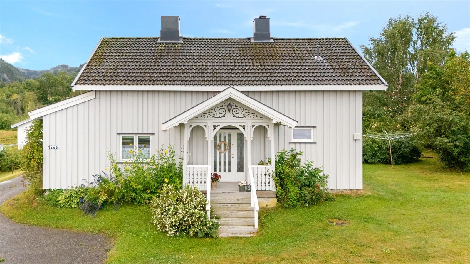 Velkommen til Totenvika-Koselig enebolig med ca 1,8 mål tomt-Mjøsutsikt-Garasje-Uthus-Varmepumpe-Peis Galleribilde