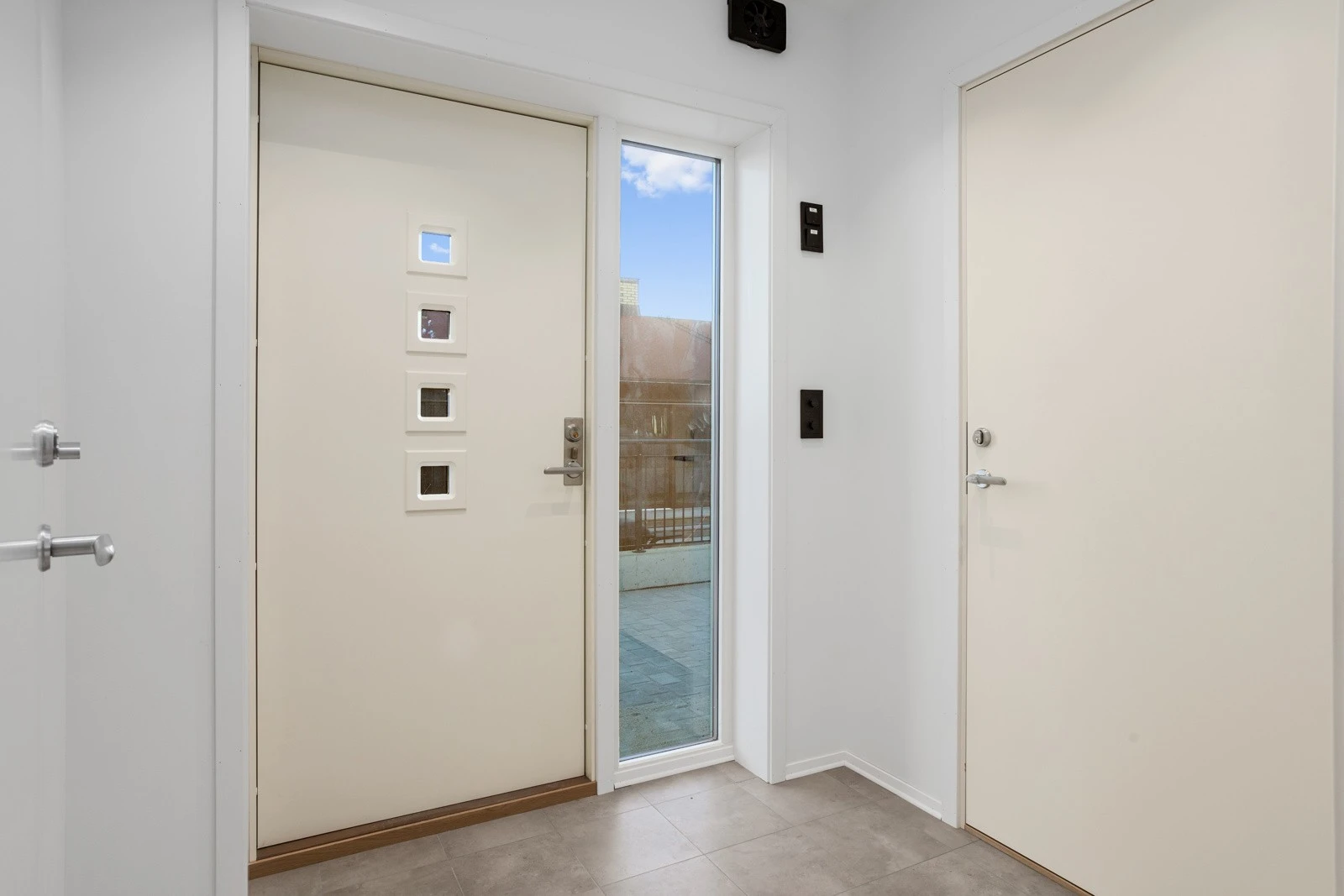 Vindfang / felles entré | 30x30cm fliser Galleribilde