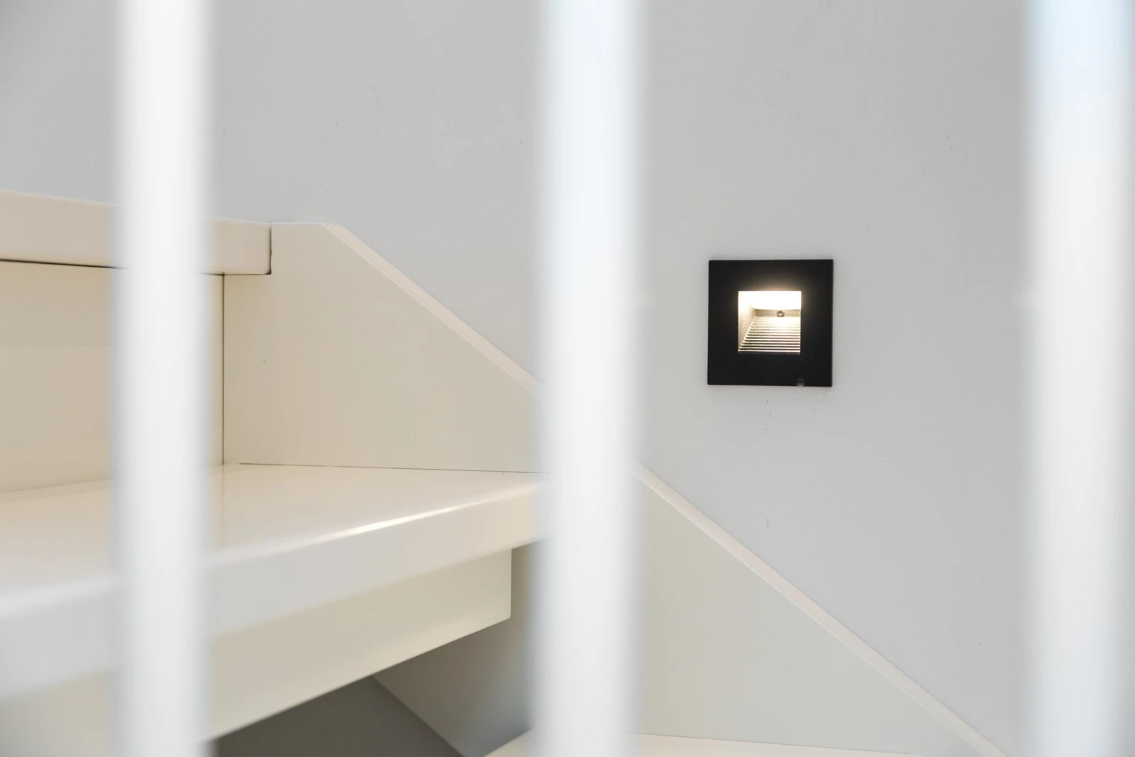 Detaljfoto: up-lights i trappegang Galleribilde