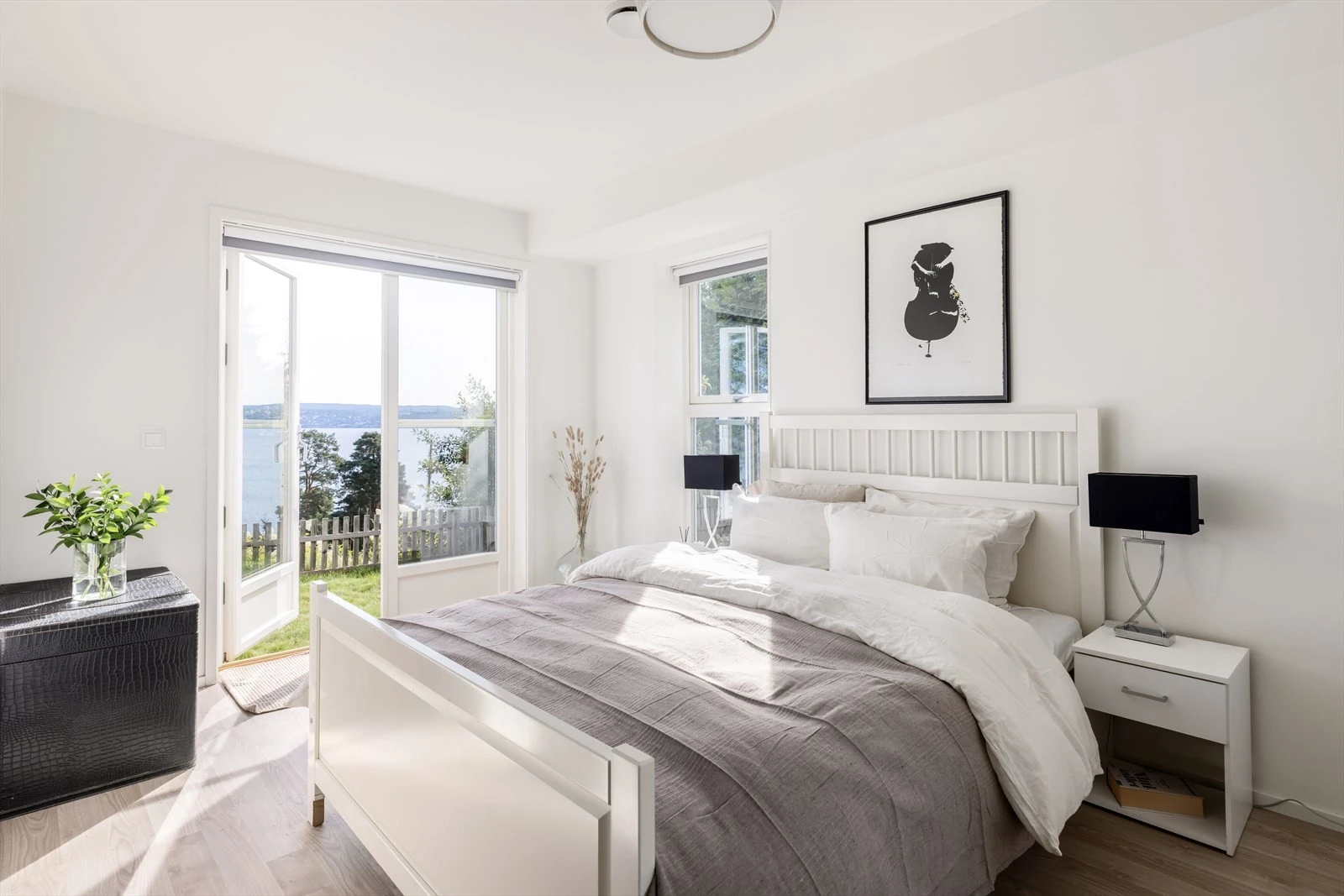 Skikkelig flott hovedsoverom med direkte utgang til hage. Galleribilde