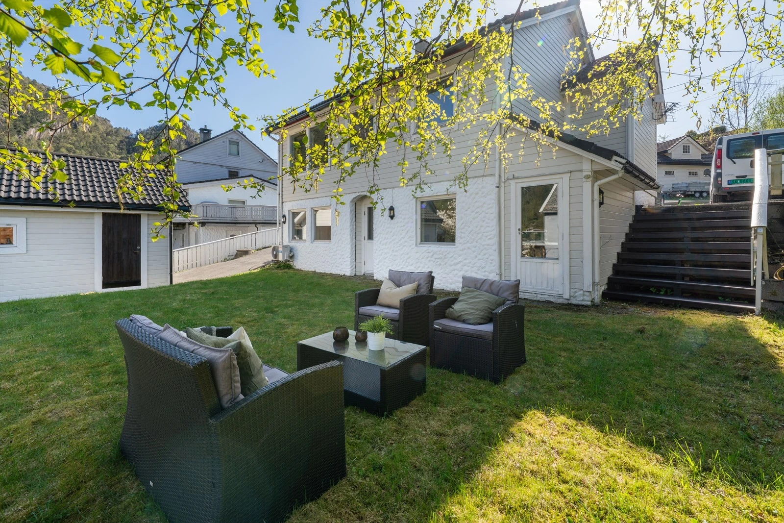 - Enebolig over 2 plan m/godkjent utleiedel - Galleribilde