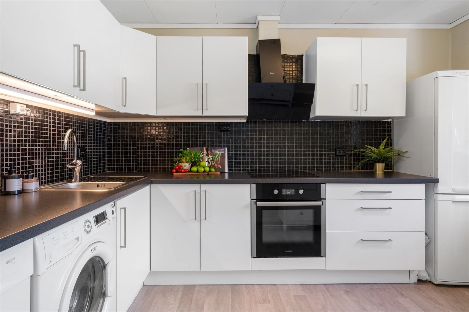 - Romslig, separat kjøkken på 8,5m² fra 2015- Galleribilde