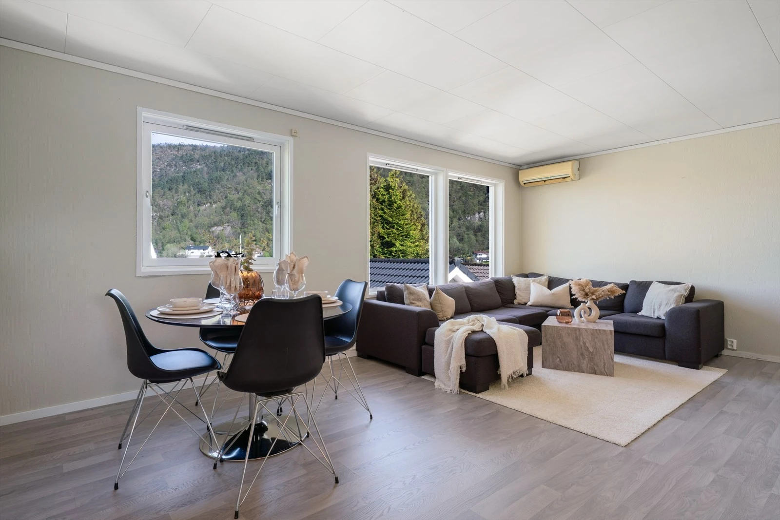 - Boligen går over to plan og holder en fin og innflytningsklar standard - Galleribilde