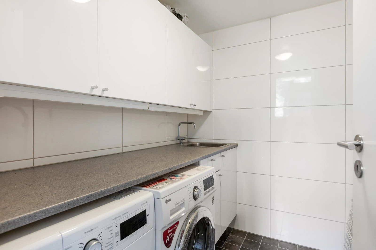 Vaskerom Galleribilde