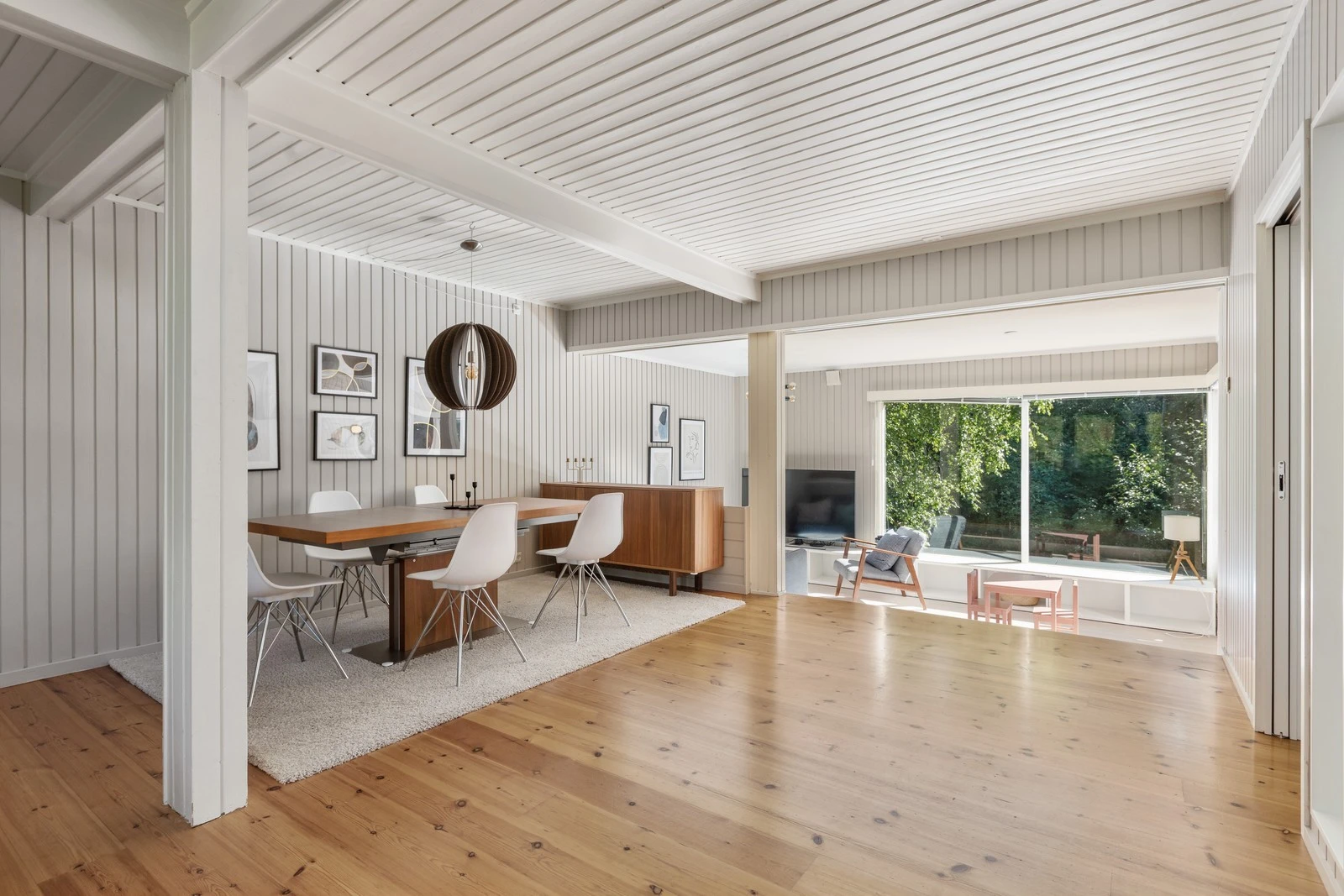 Åpen løsning med plass til spisebord Galleribilde