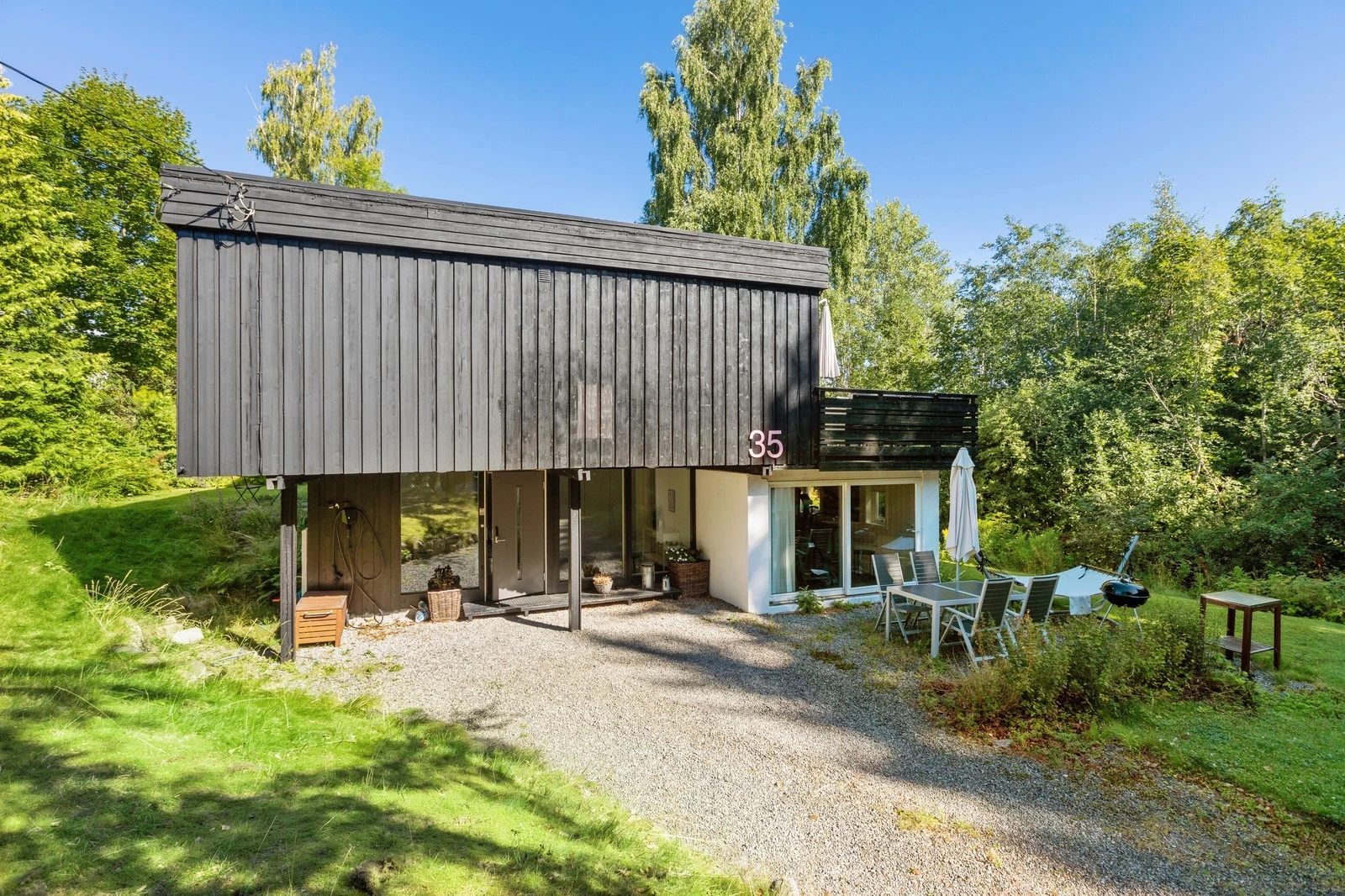 Fasade- med el-lader Galleribilde