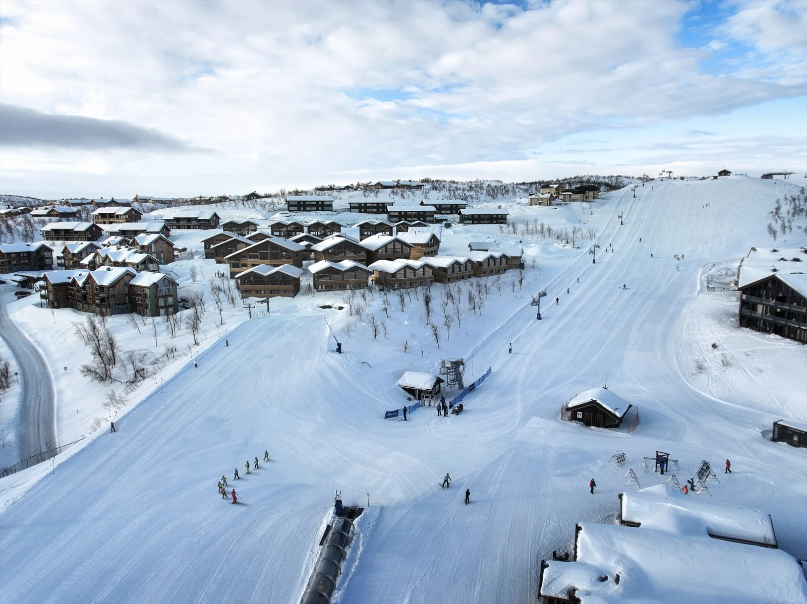 Illustrasjon viser av den flotte beliggenheten helt inntil bakker og heiser på Kikut. Galleribilde