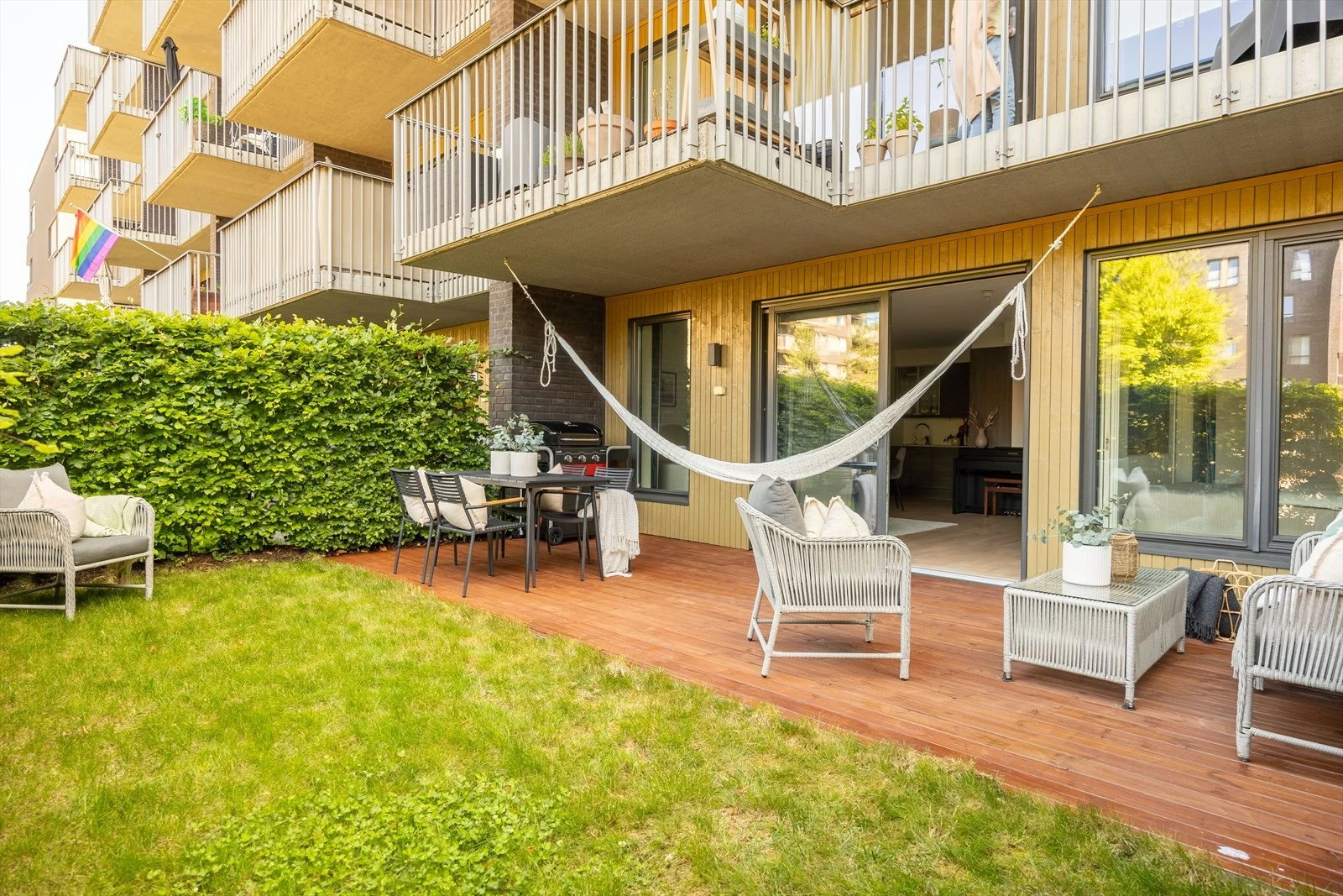 Uteplassen Galleribilde