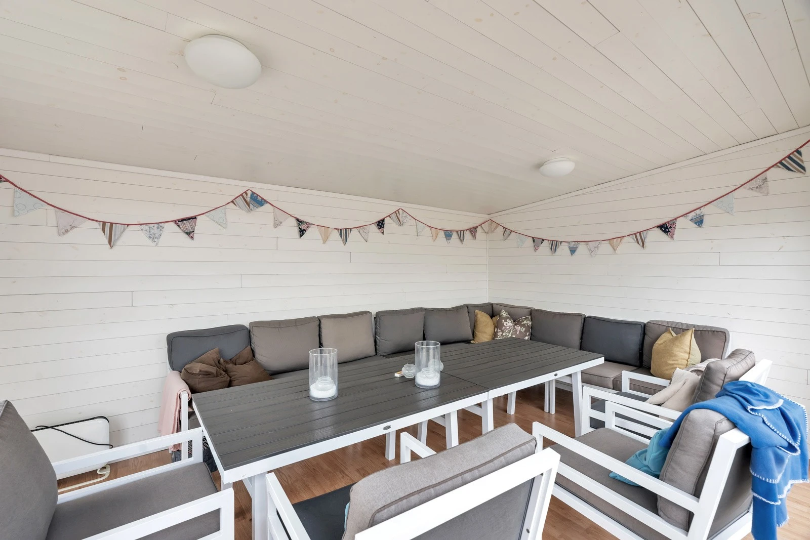 Stor, solrik takterrasse med utestue til beboernes felles benyttelse. Galleribilde