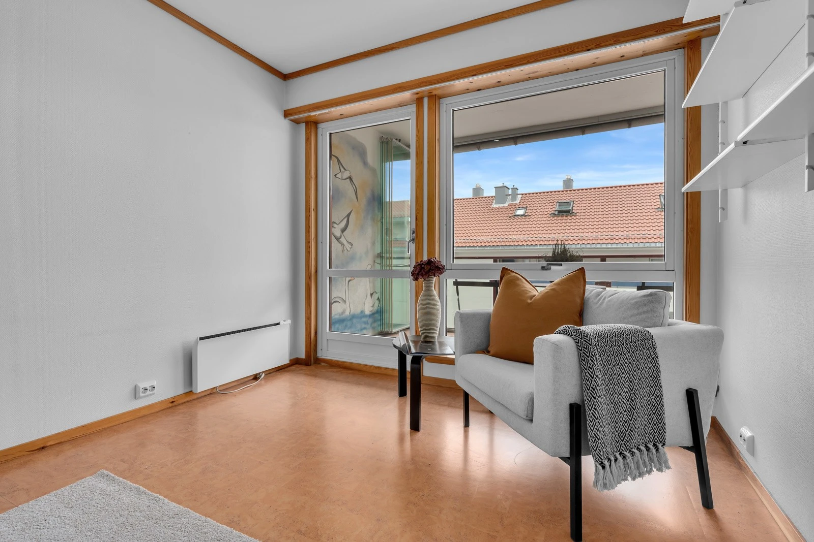 Det er balkongutgang både fra hovedsoverom og fra stue. Galleribilde