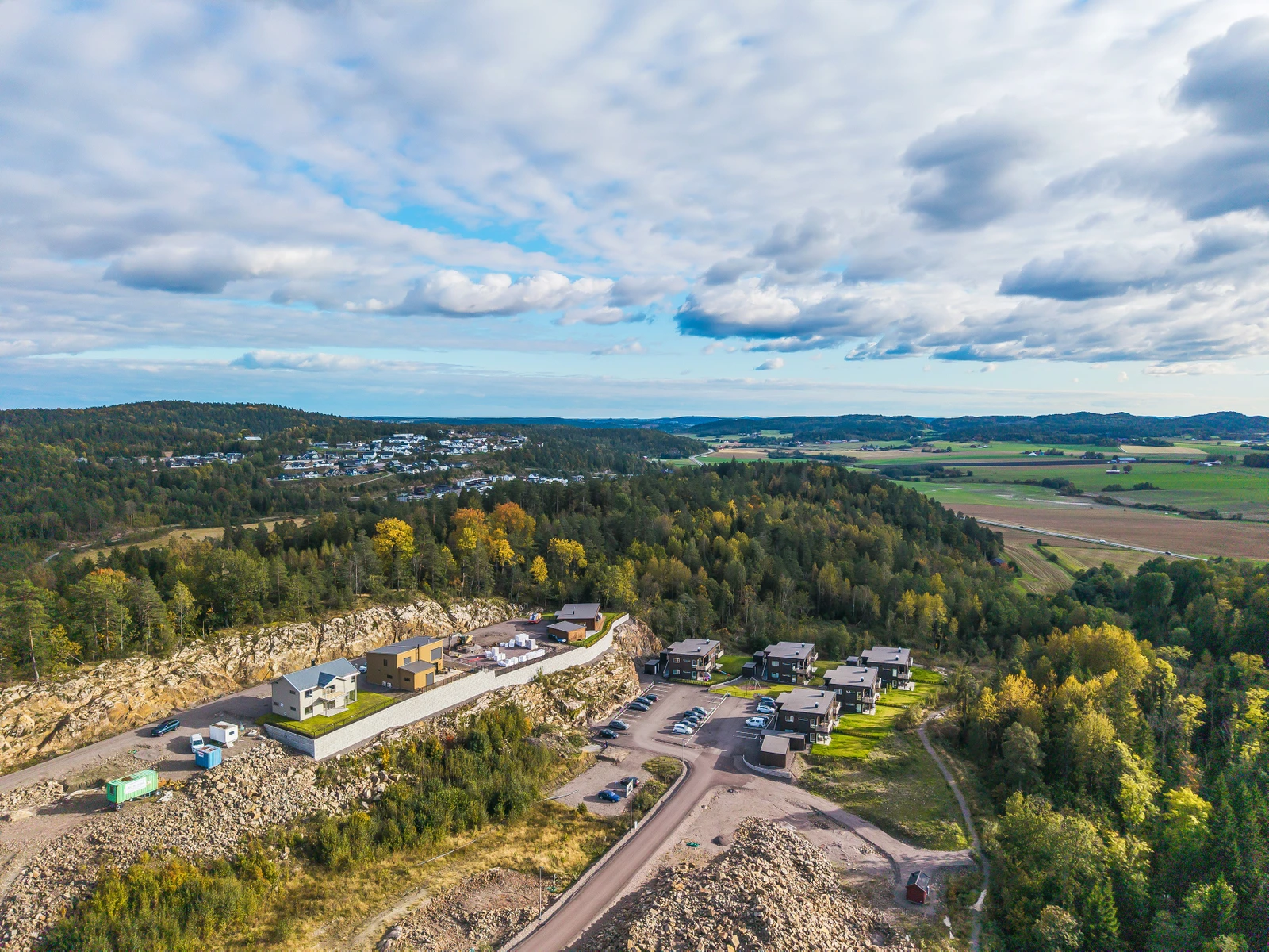 Velkommen til Lefsrødåsen! Et attraktivt og barnevennlig boligfelt med kort vei til Revetal sentrum. Galleribilde