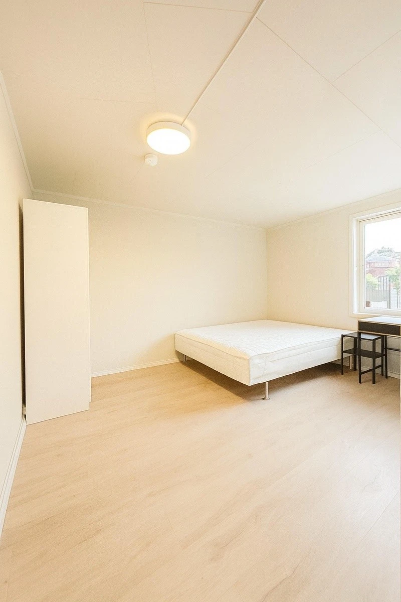 Soverom nr 1, Ledig! Galleribilde