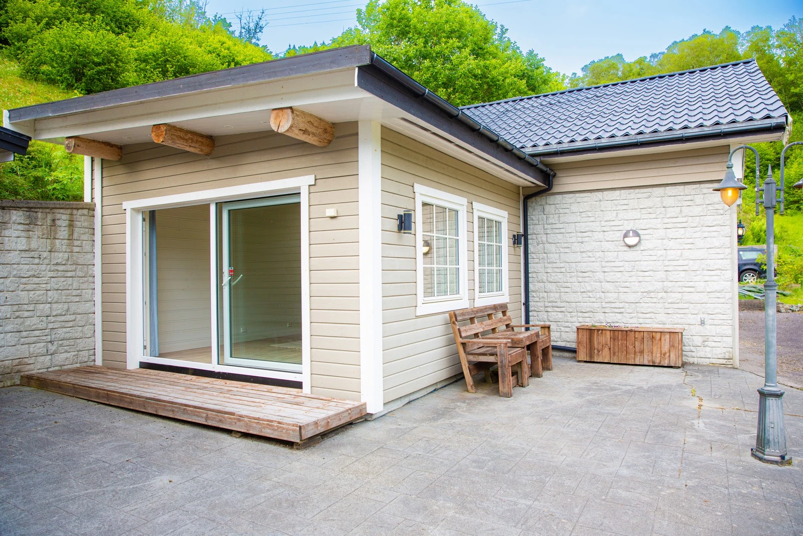 Sommerstue tilhørene garasje Galleribilde