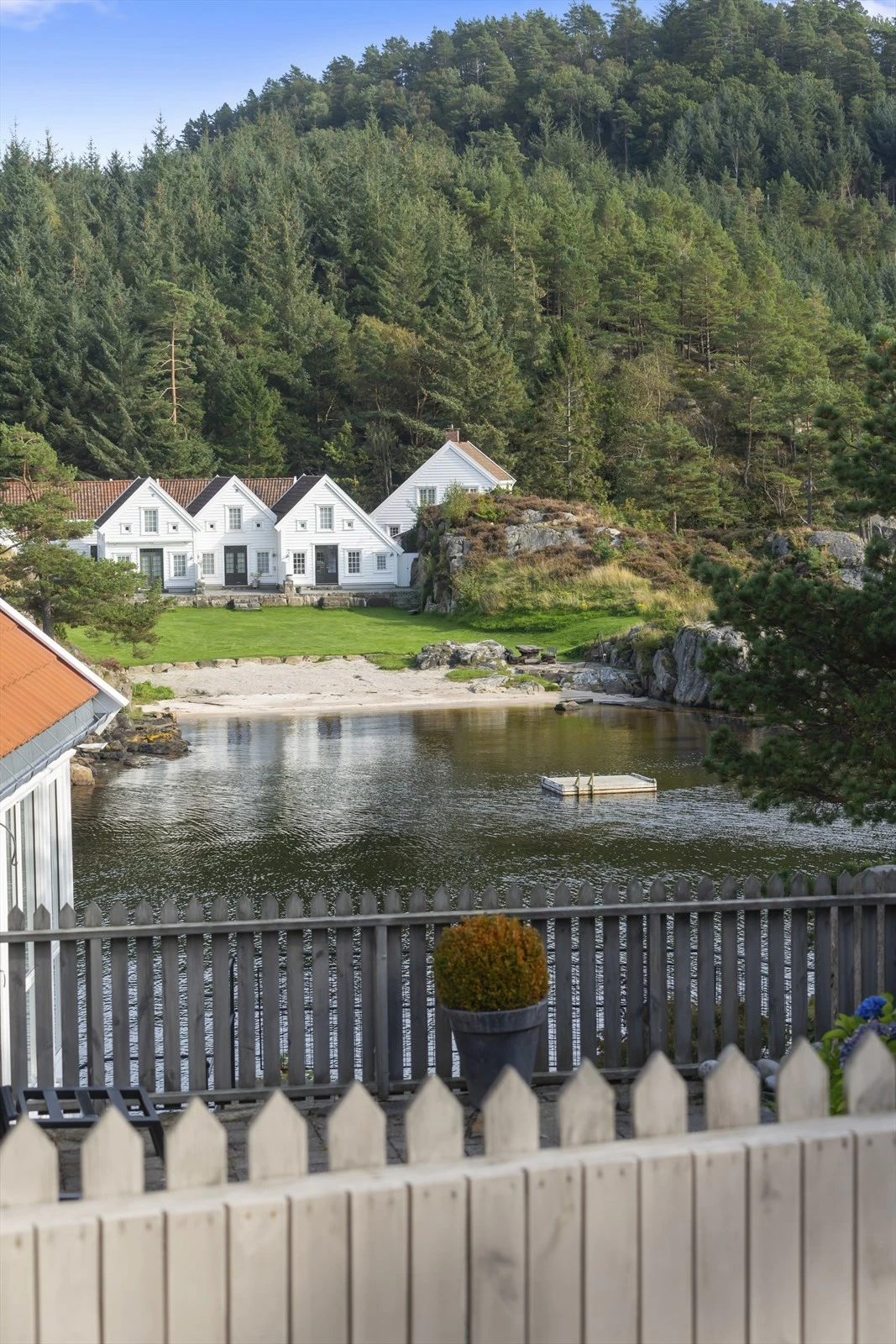 Utsikt fra uteplassen. Galleribilde