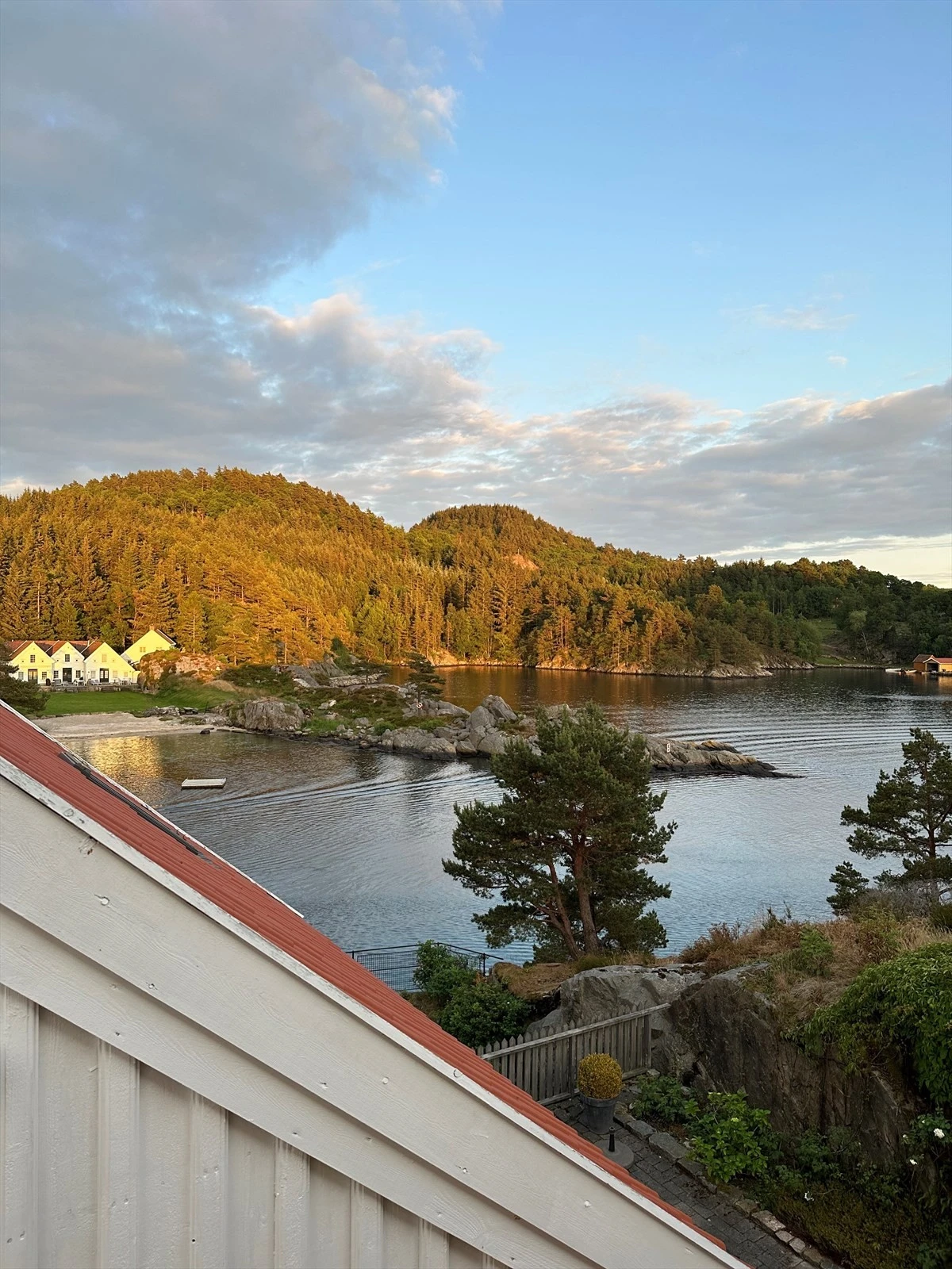 Selgers bilde. Utsikt fra loft. Galleribilde