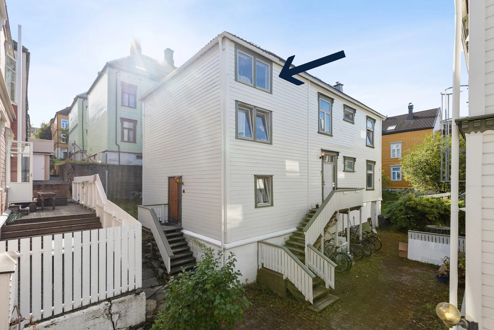 Nedre Møllenberg gate 69B ligger tilbaketrukket og skjermet fra bilvei. Galleribilde