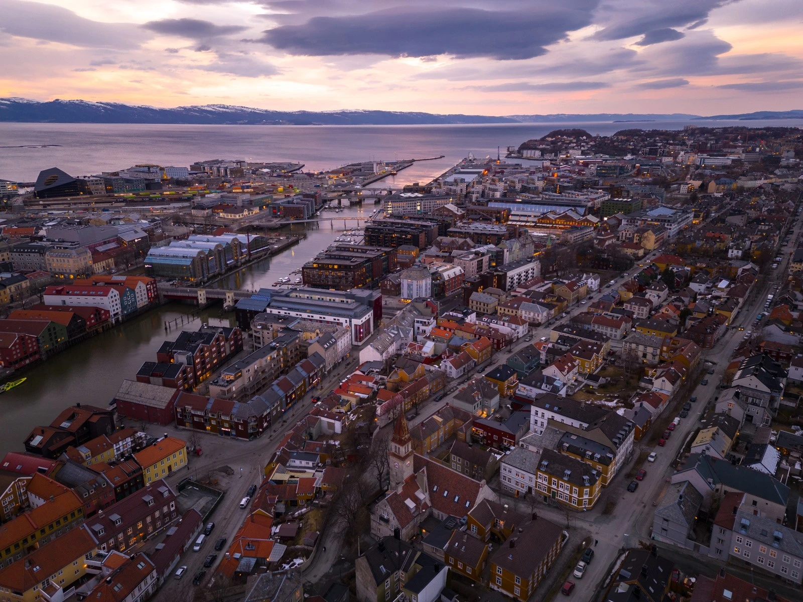 Med denne beliggenheten har man nærhet til alt man skulle ha behov for i hverdagen, og litt til. Galleribilde