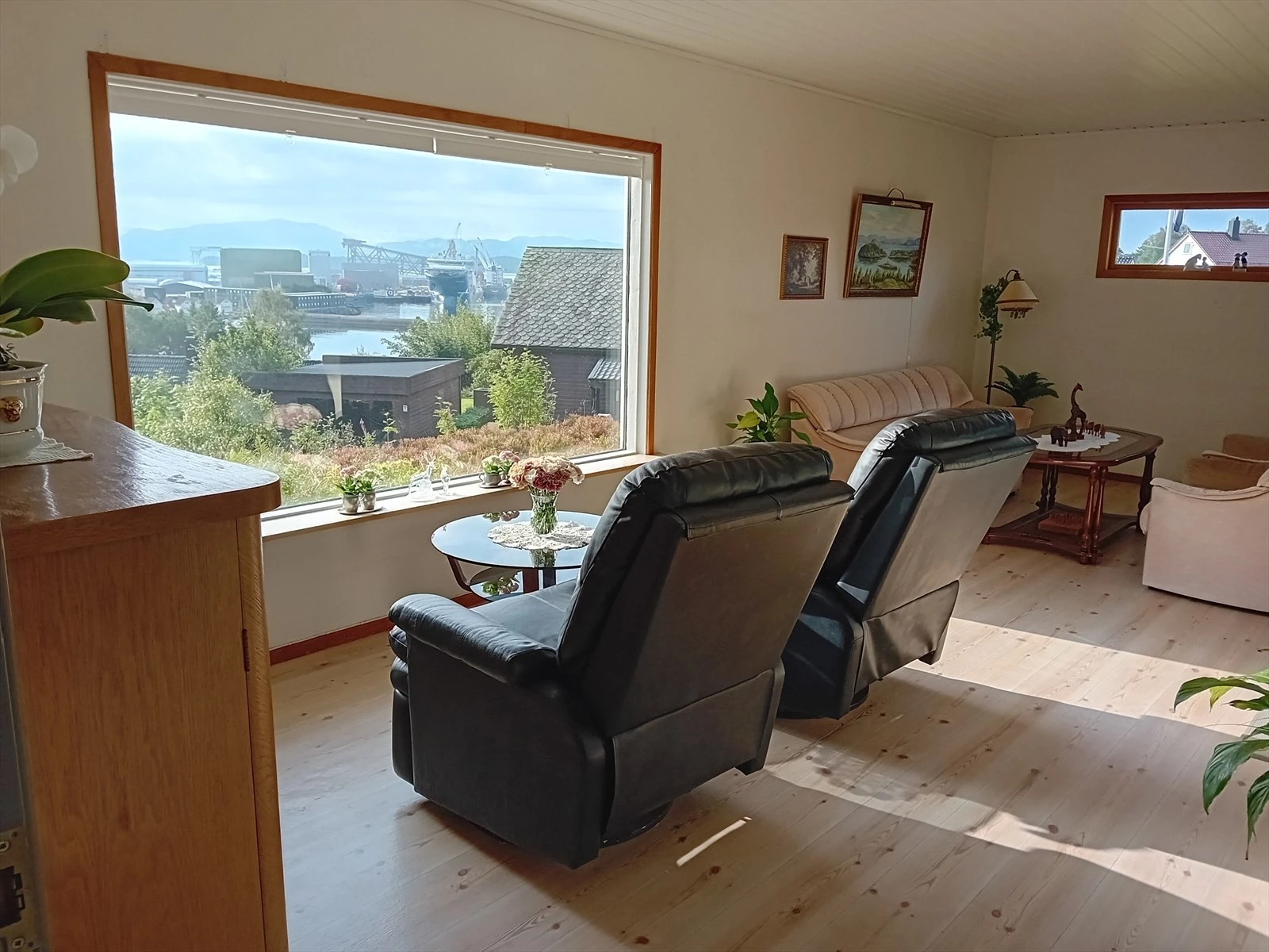 Flotte utsiktsforhold fra stue Galleribilde