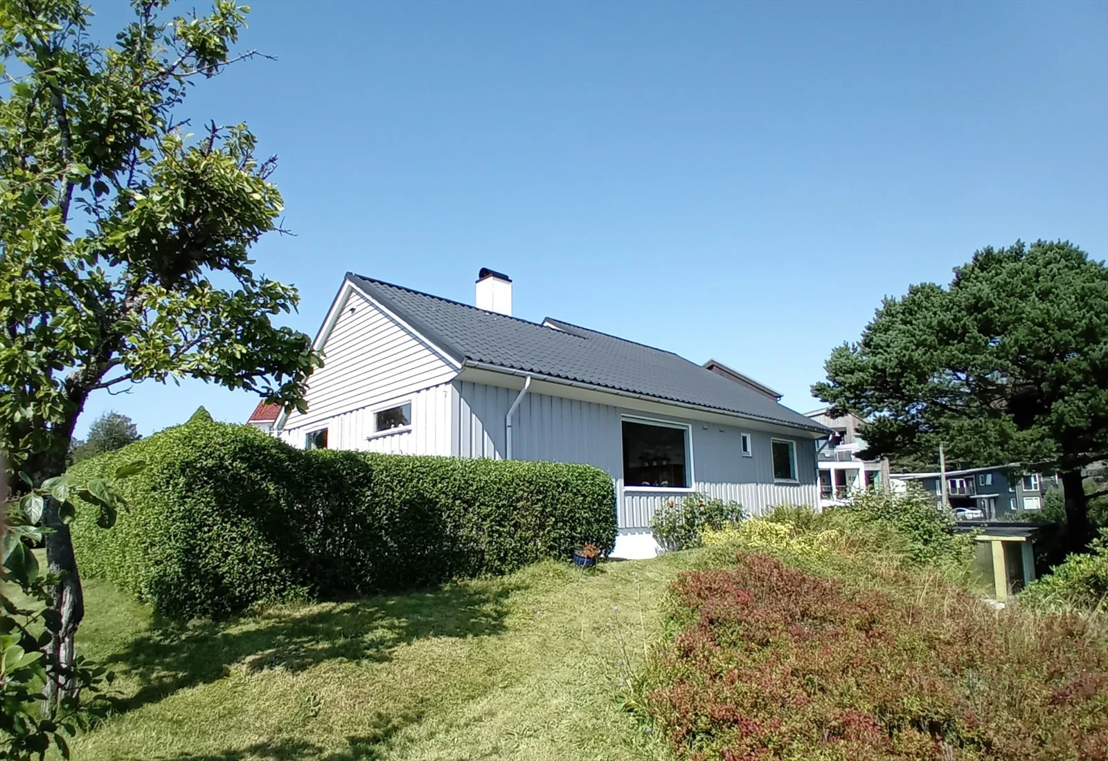 Fasade/hage Galleribilde