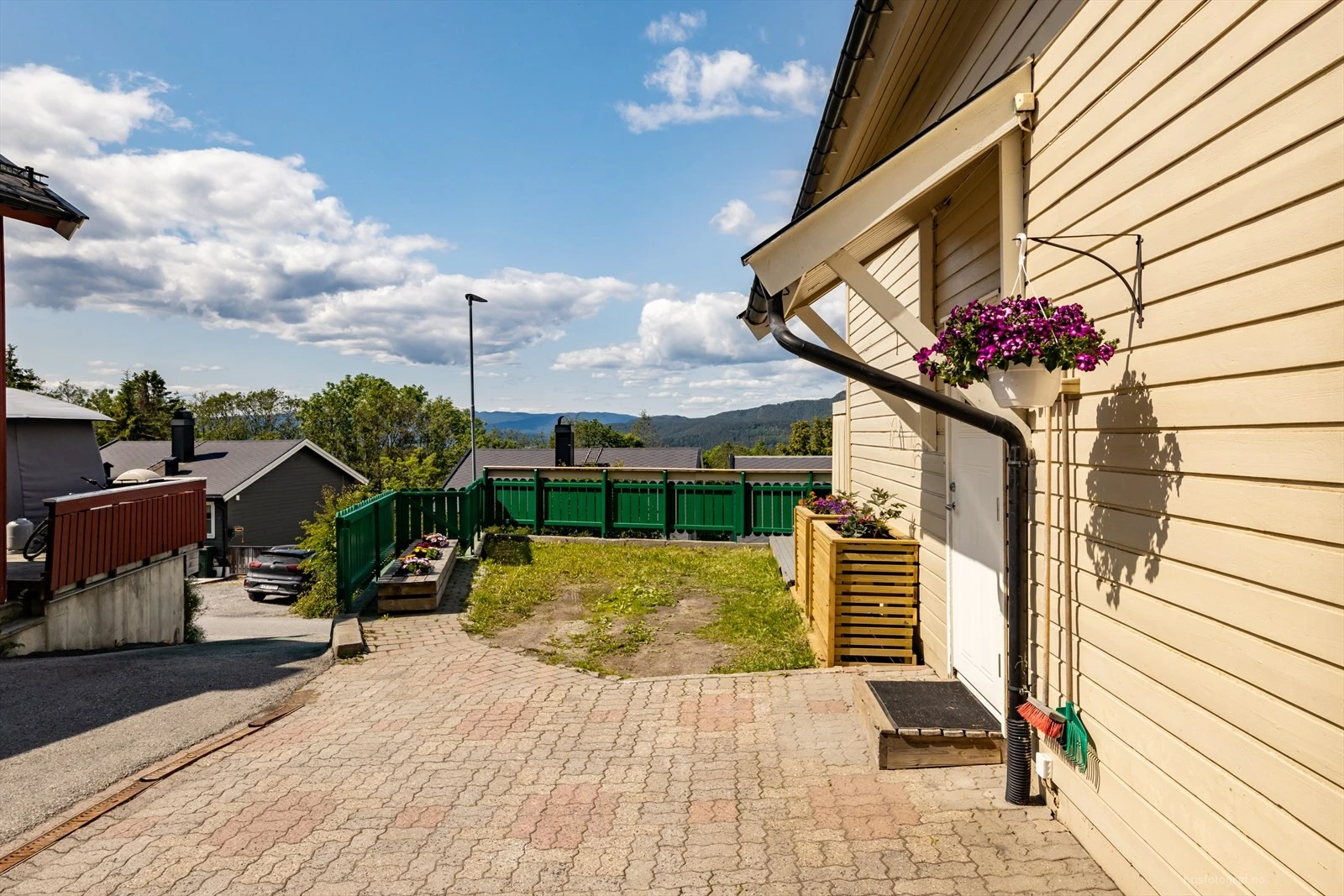 Plass til både bil, bobil og henger