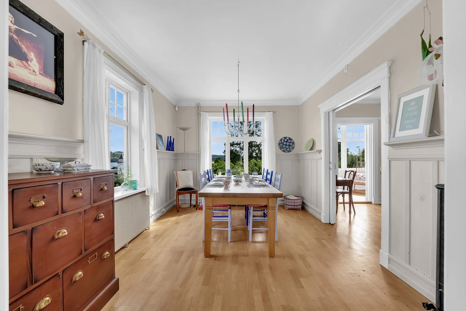 God plass til langbord for hele storfamilen og gjester. Galleribilde