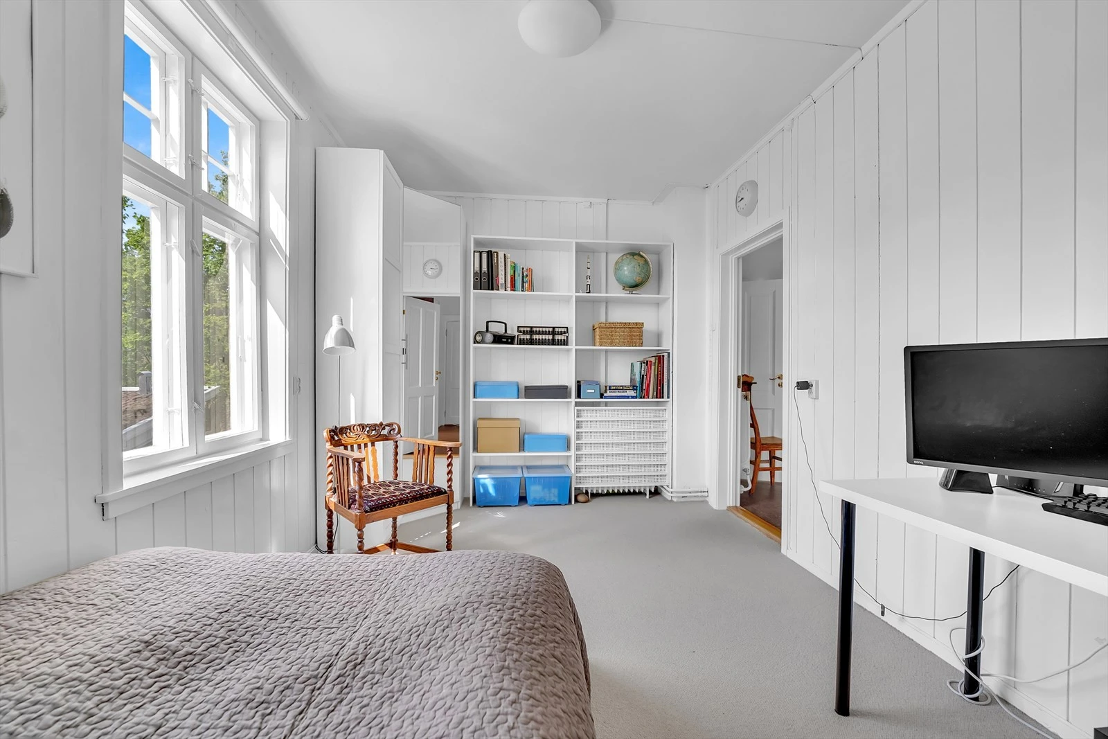 Alle boligens soverom i 2. etasje har svært god størrelse. Galleribilde