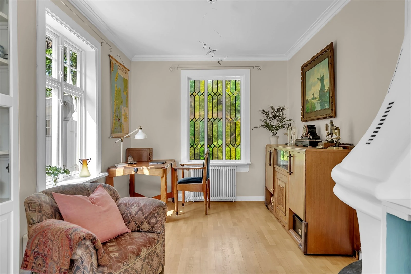 Her har du plass til tv-stue, hjemmekontor eller bibliotek. Galleribilde