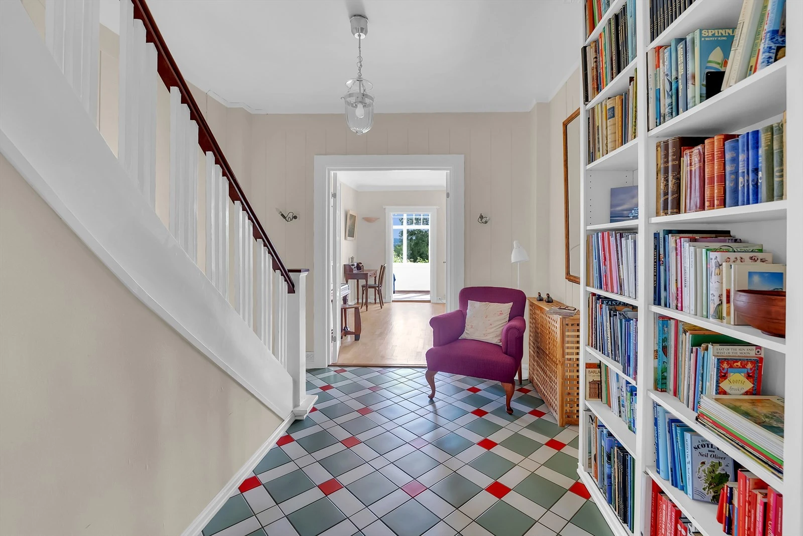 Trapperom/gang. Galleribilde