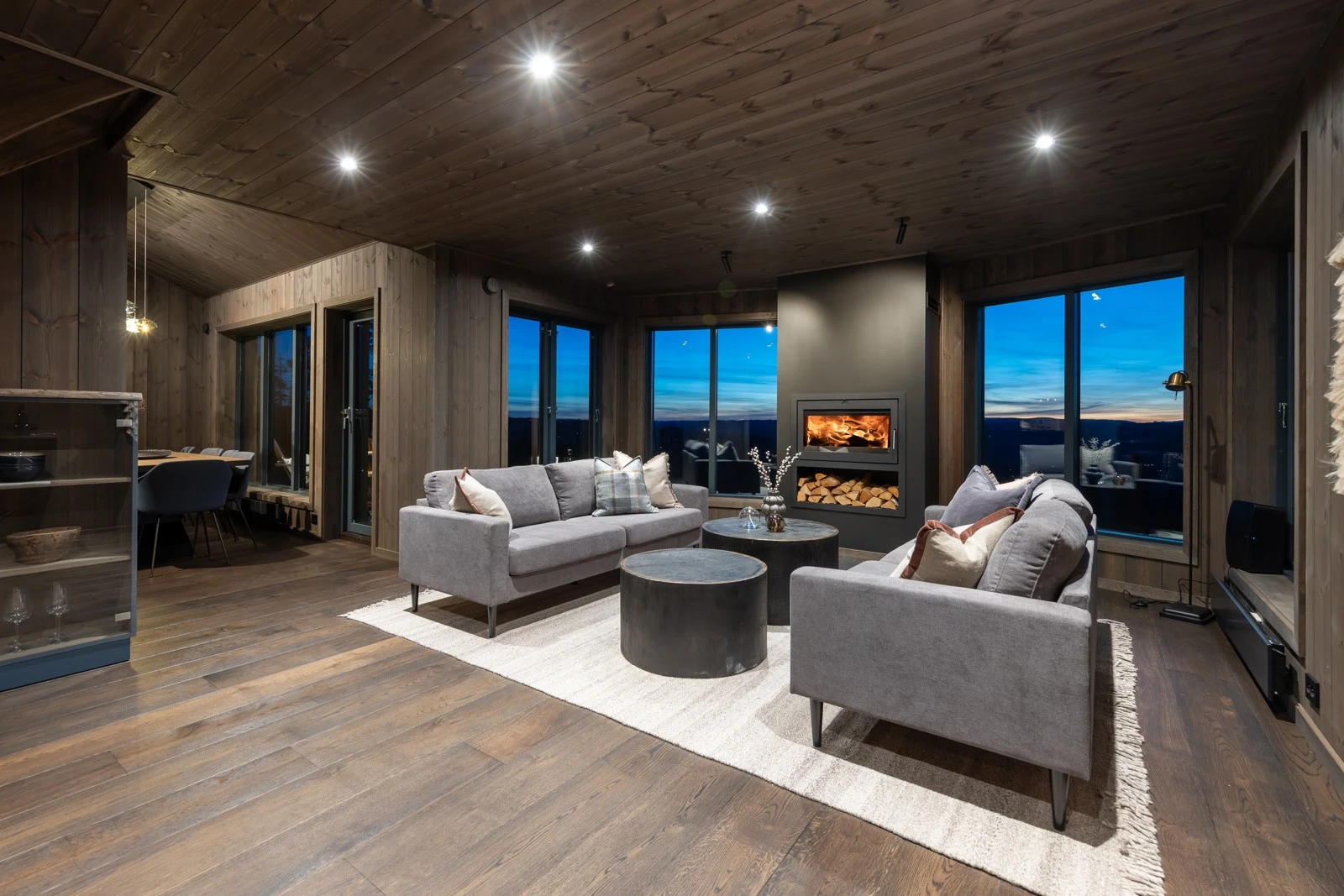 Her får du privat luksus, høy standard og eventyrlig utsikt Galleribilde