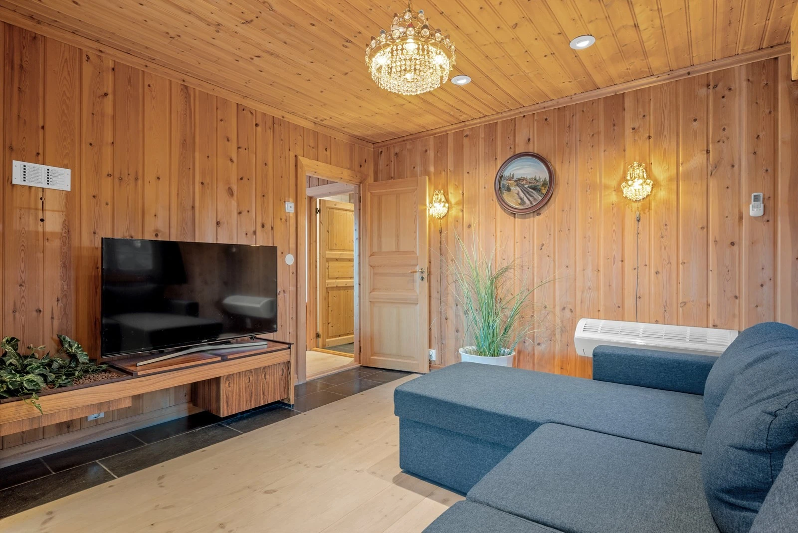 Videre beveger vi oss inn mot soverom, bad og vaskerom. Galleribilde